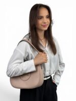 Skórzana torebka listonoszka kufer podkowa LADUELLA różowa (pudrowy róż)