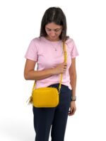 Włoska mała torebka damska skórzana listonoszka crossbody żółta