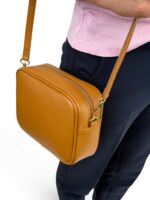 Skórzana torebka damska mała listonoszka crossbody włoska karmelowa