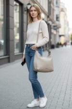 Skórzana torebka damska hobo na ramięi do ręki LADUELLA pojemna beżowa ecru