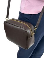 Włoska torebka listonoszka damska skórzana crossbody brązowa czekoladowa