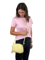 Listonoszka damska skórzana  na ramię crossbody włoska jasnożółta