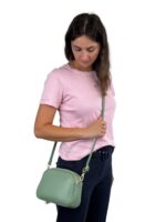Włoska mała torebka damska skórzana listonoszka crossbody zielona miętowa