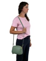 Włoska mała torebka damska skórzana listonoszka crossbody zielona miętowa