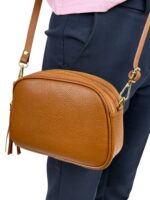 Włoska mała torebka damska skórzana listonoszka crossbody brązowa koniakowa