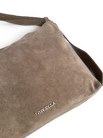 Torebka damska 2w1 plecak z zamszu naturalnego LADUELLA beżowa taupe - obrazek 5